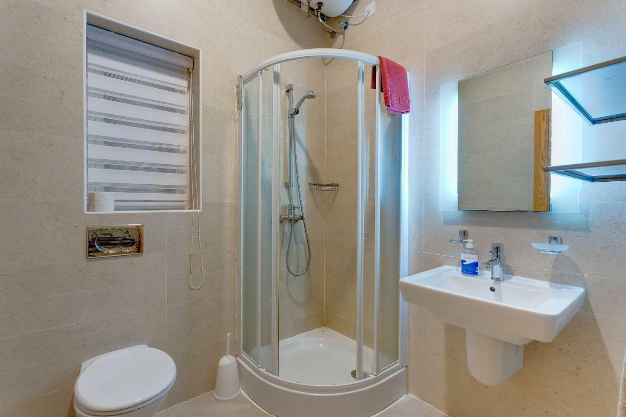 Apartment In Fort Cambridge With Pool Sliema Exterior photo