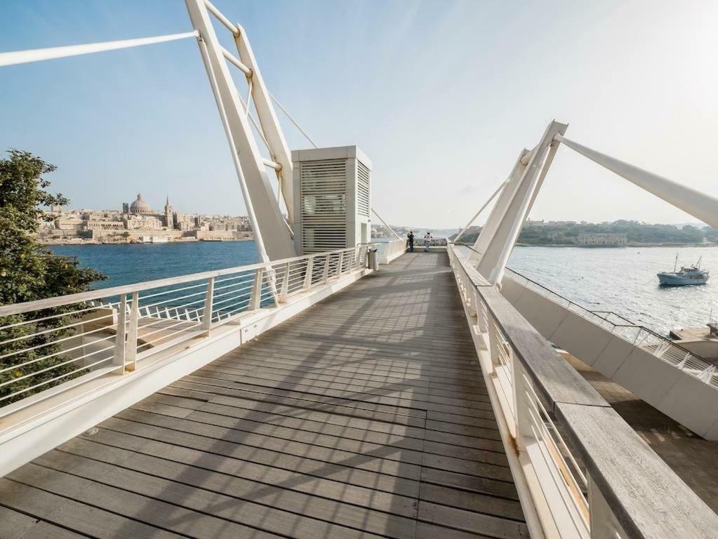 Apartment In Fort Cambridge With Pool Sliema Exterior photo